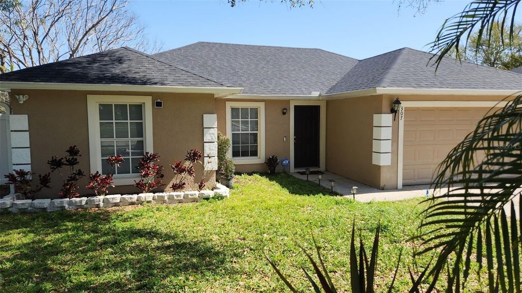 Photo of 307 S Oakland Avenue, Minneola, FL 34715 (MLS # O6386187)