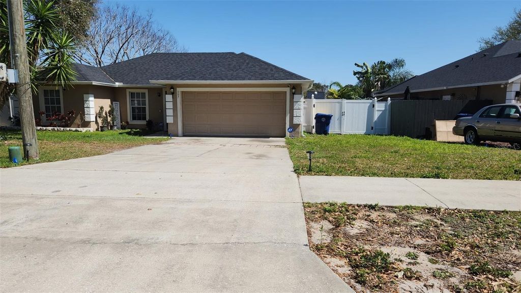 Photo of 307 S Oakland Avenue, Minneola, FL 34715 (MLS # O6386187)