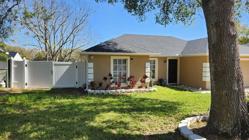 Photo of 307 S Oakland Avenue, Minneola, FL 34715 (MLS # O6386187)