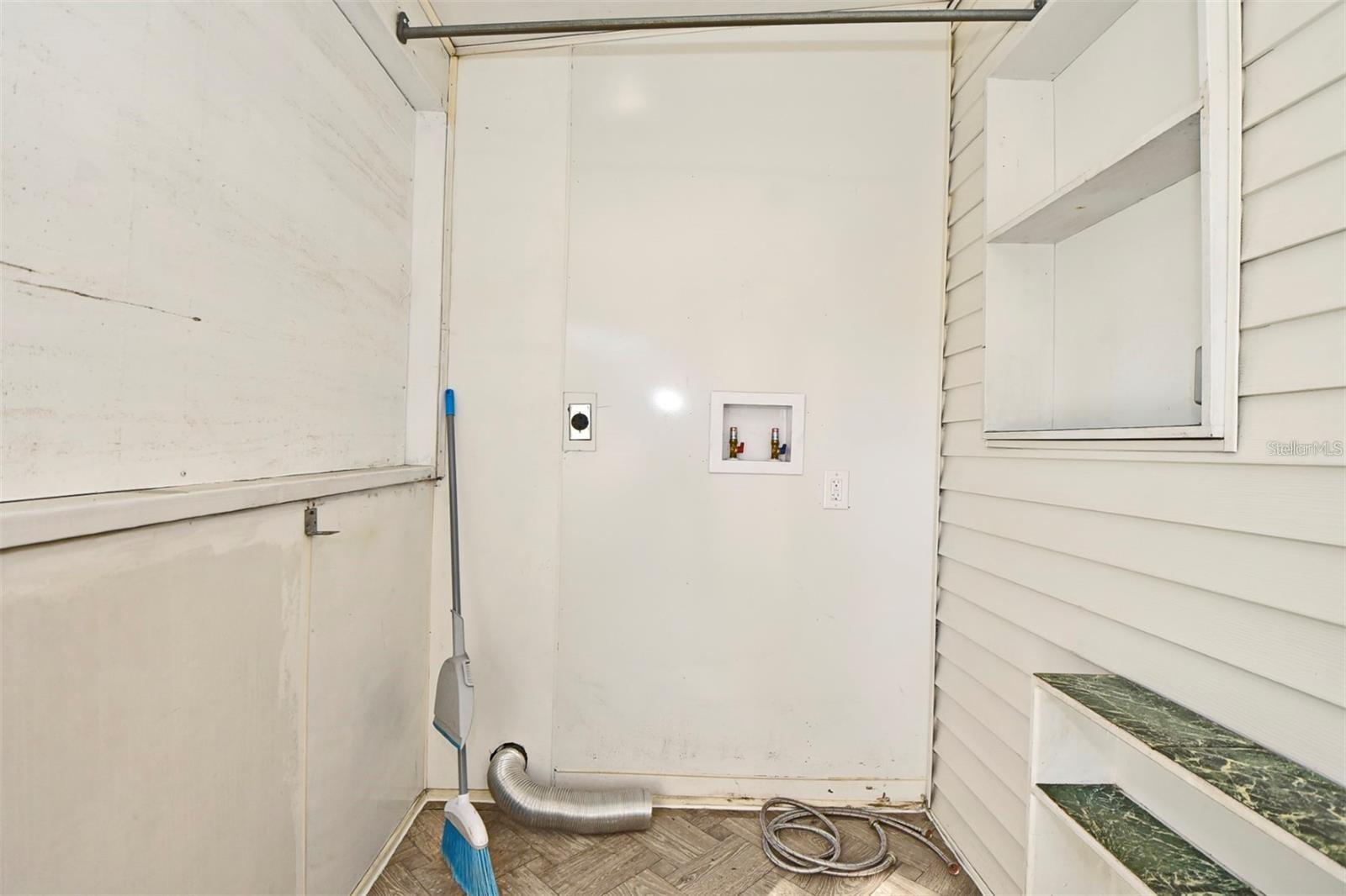 STETSON PLAZA - Residential Lease