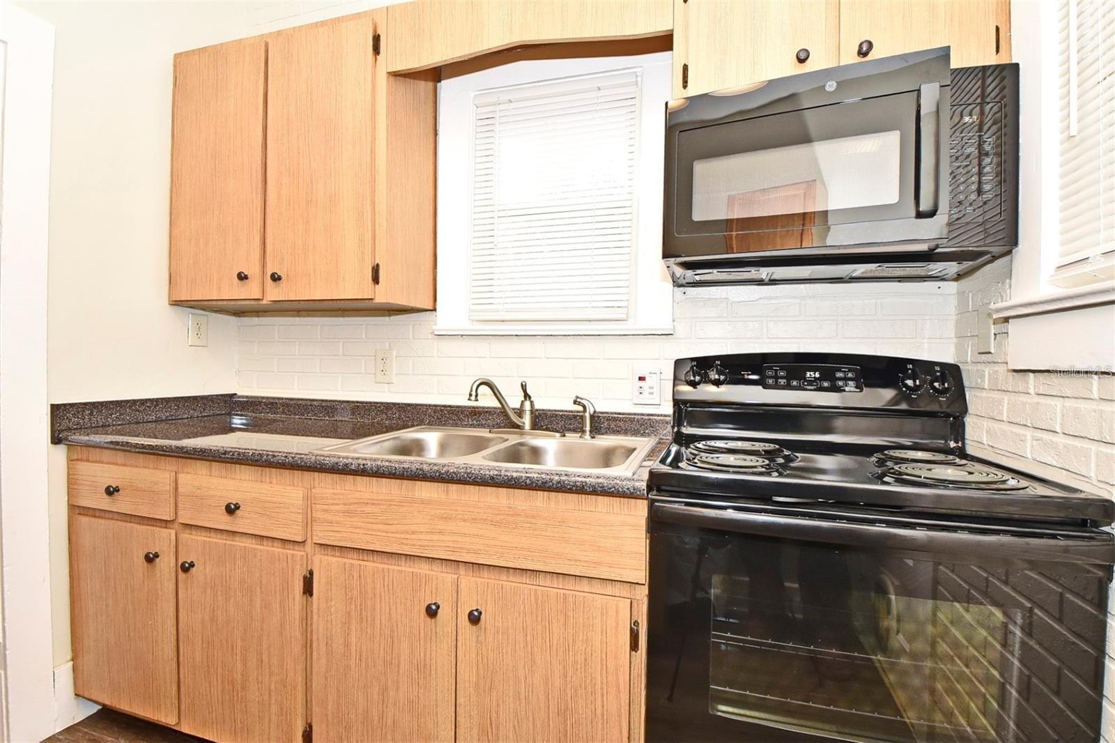 STETSON PLAZA - Residential Lease