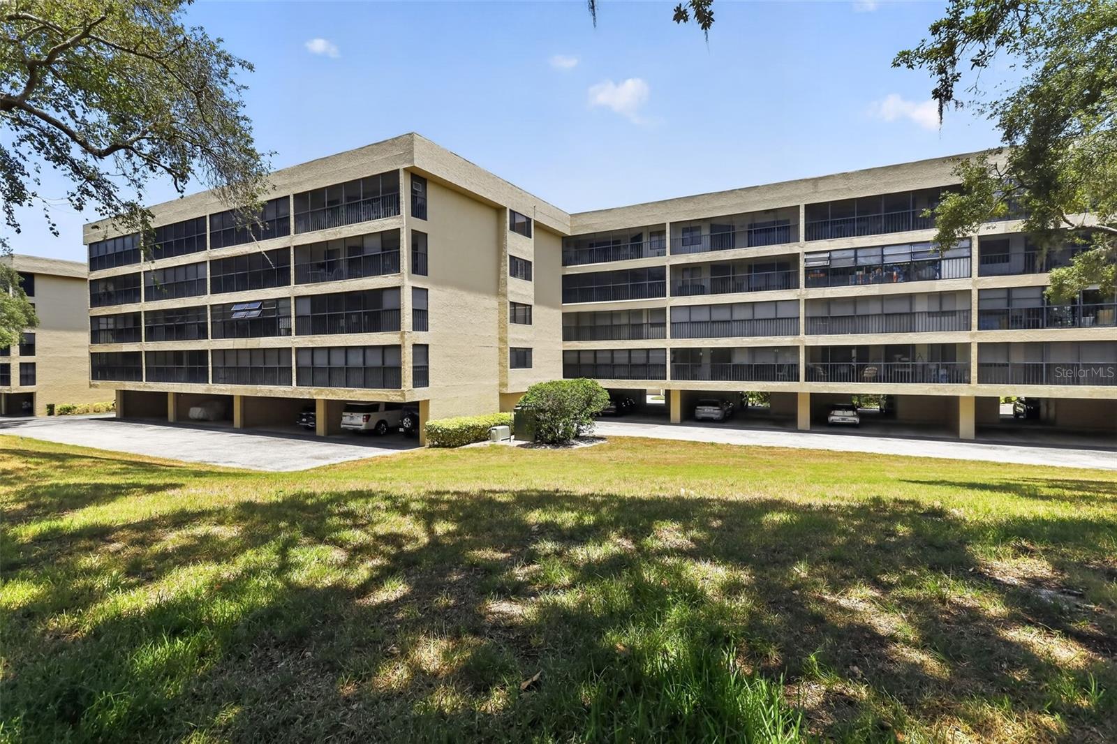 1724 GOLFVIEW DRIVE