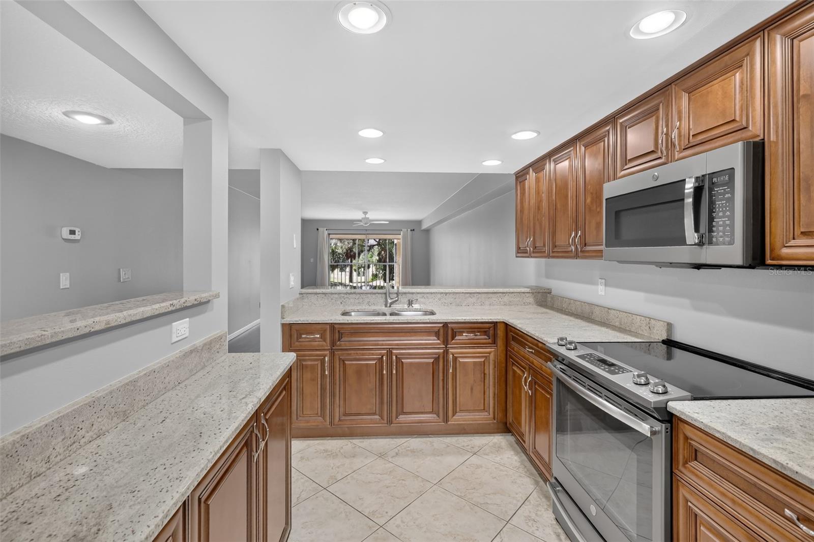 1724 GOLFVIEW DRIVE
