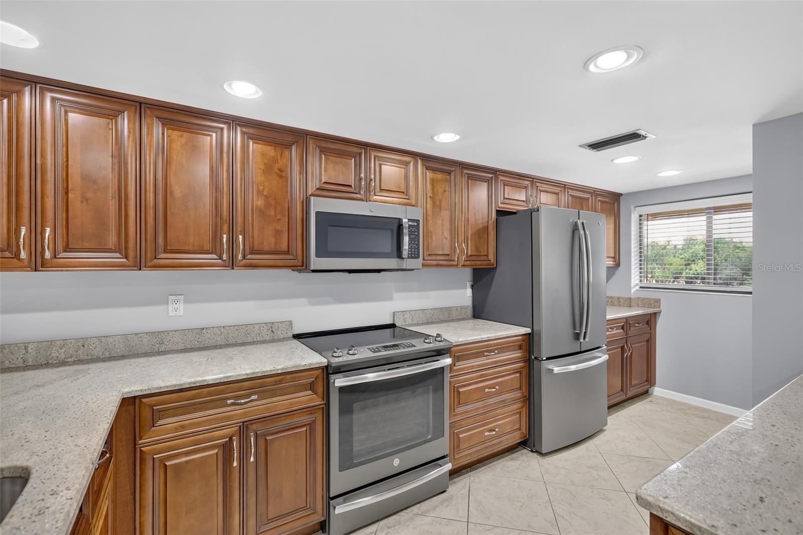 1724 GOLFVIEW DRIVE