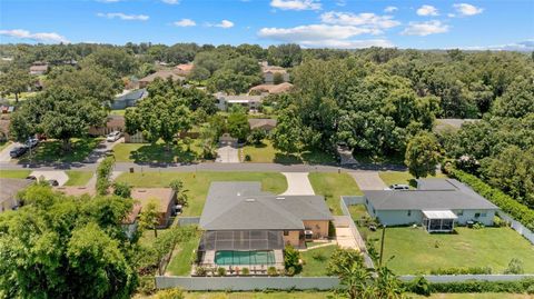 A home in LAKELAND