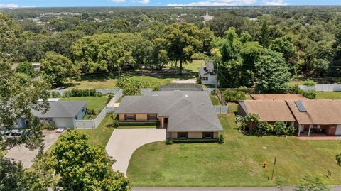 A home in LAKELAND