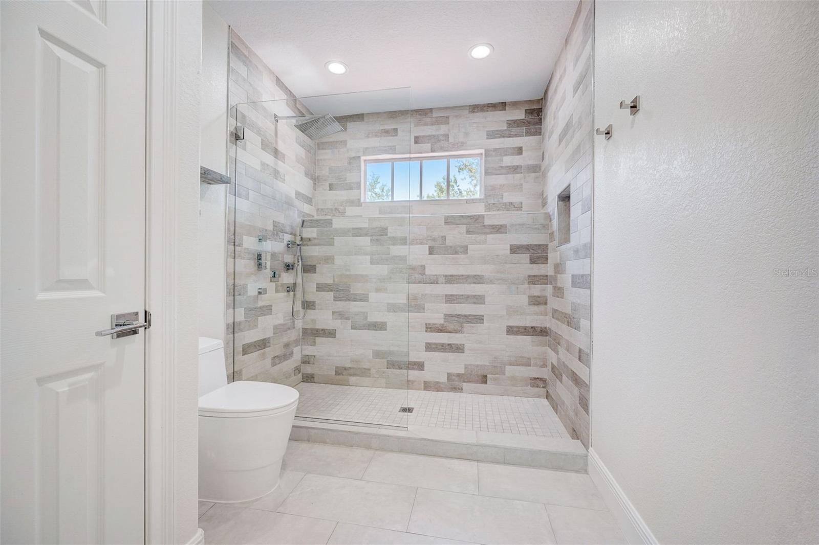 KEENES POINTE - Residential