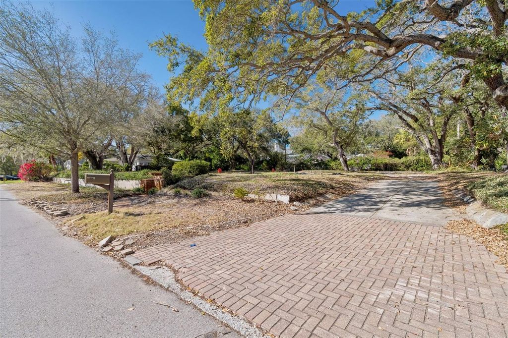 Photo of 3015 W Fair Oaks Avenue, Tampa, FL 33611 (MLS # TB8480518)