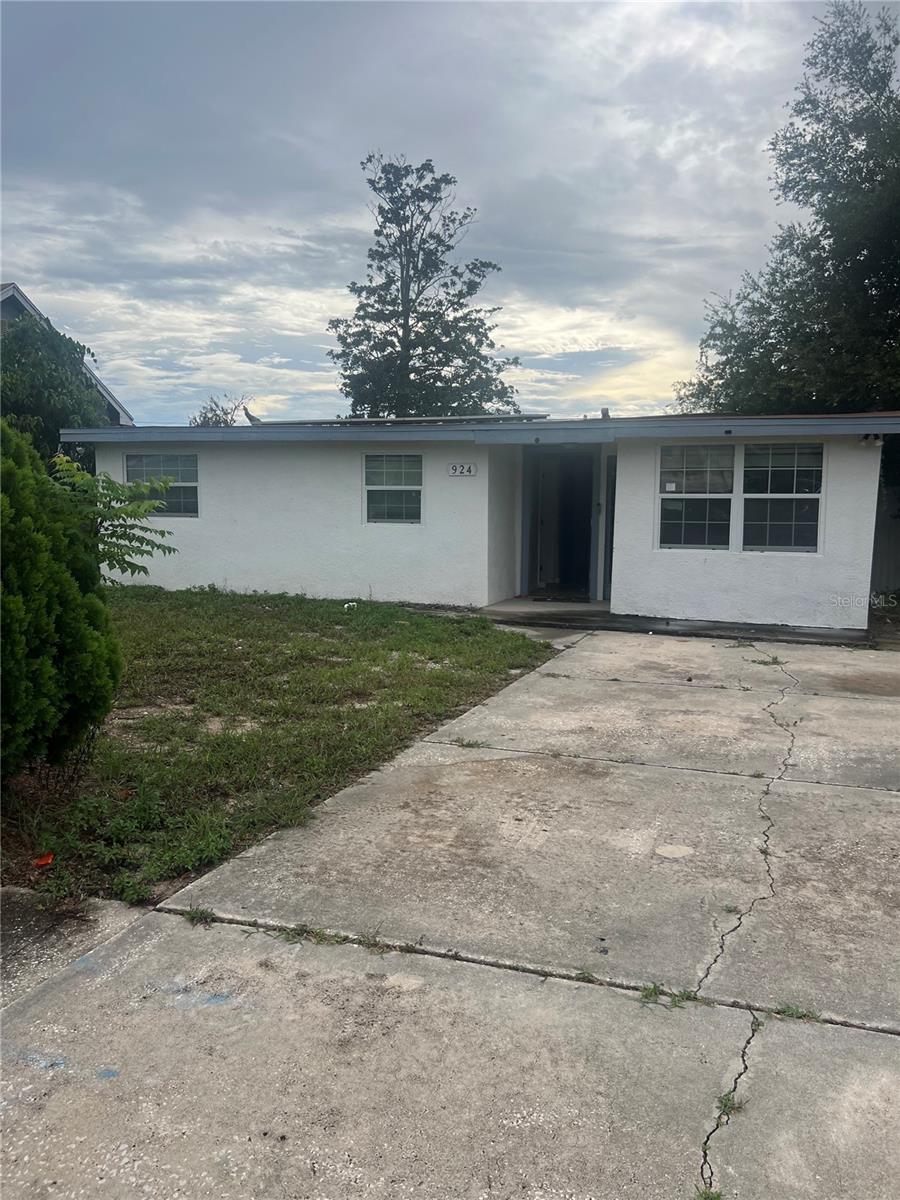 924 FERNDELL ROAD