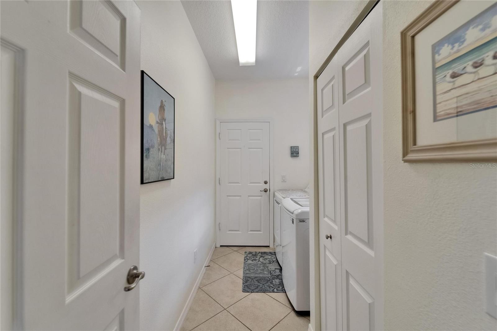 VALENCIA LAKES - Residential