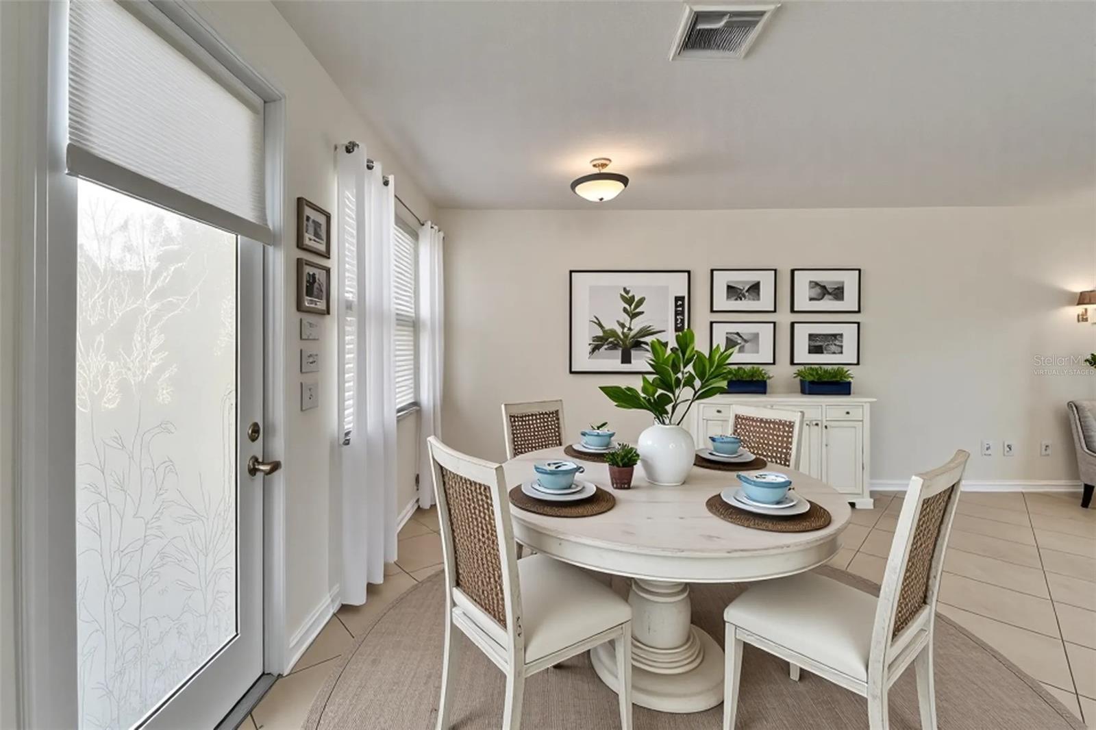 VALENCIA LAKES - Residential