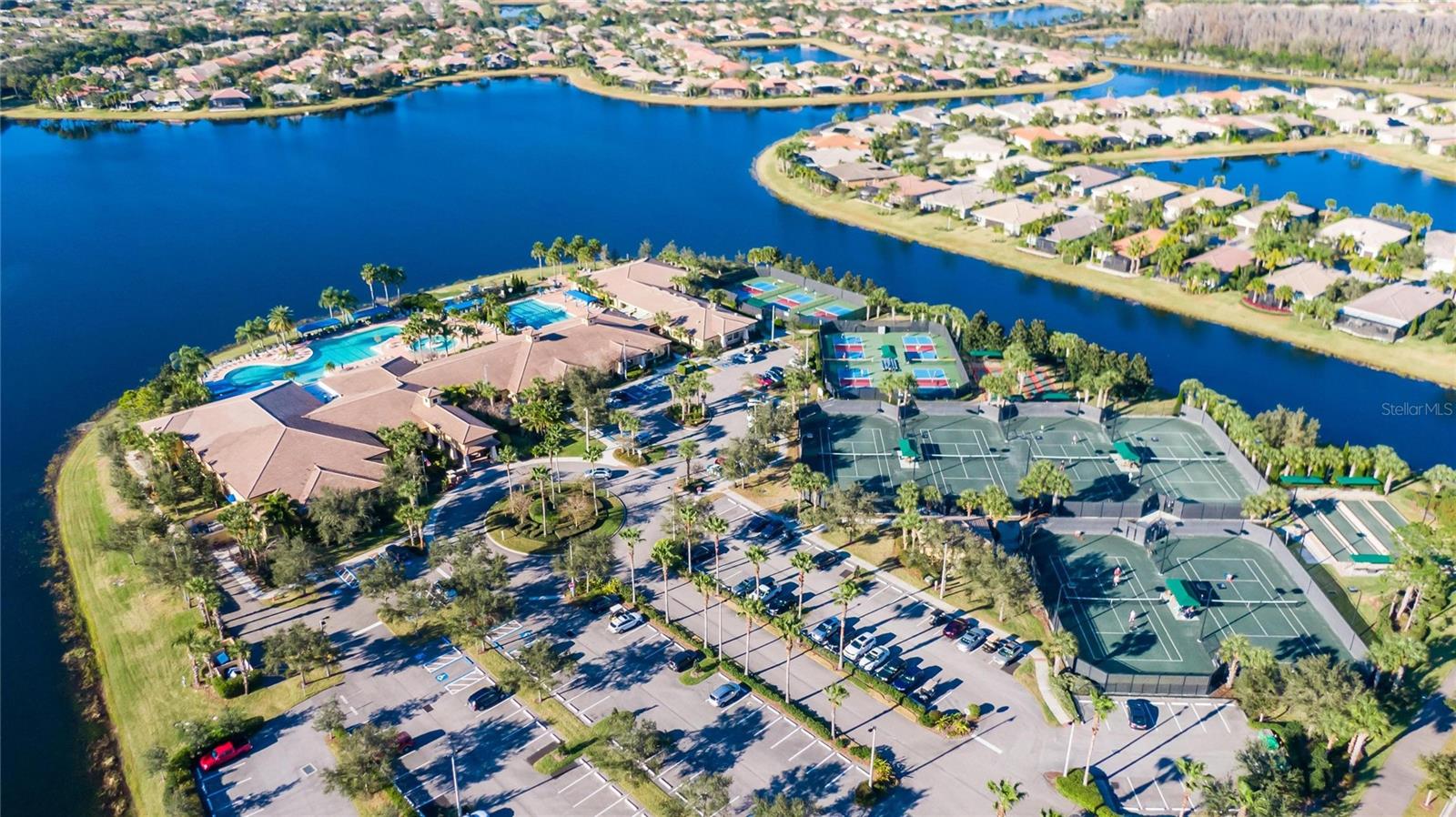 VALENCIA LAKES - Residential