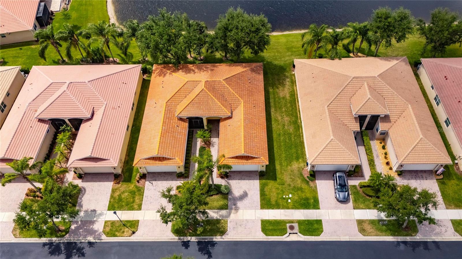 VALENCIA LAKES - Residential