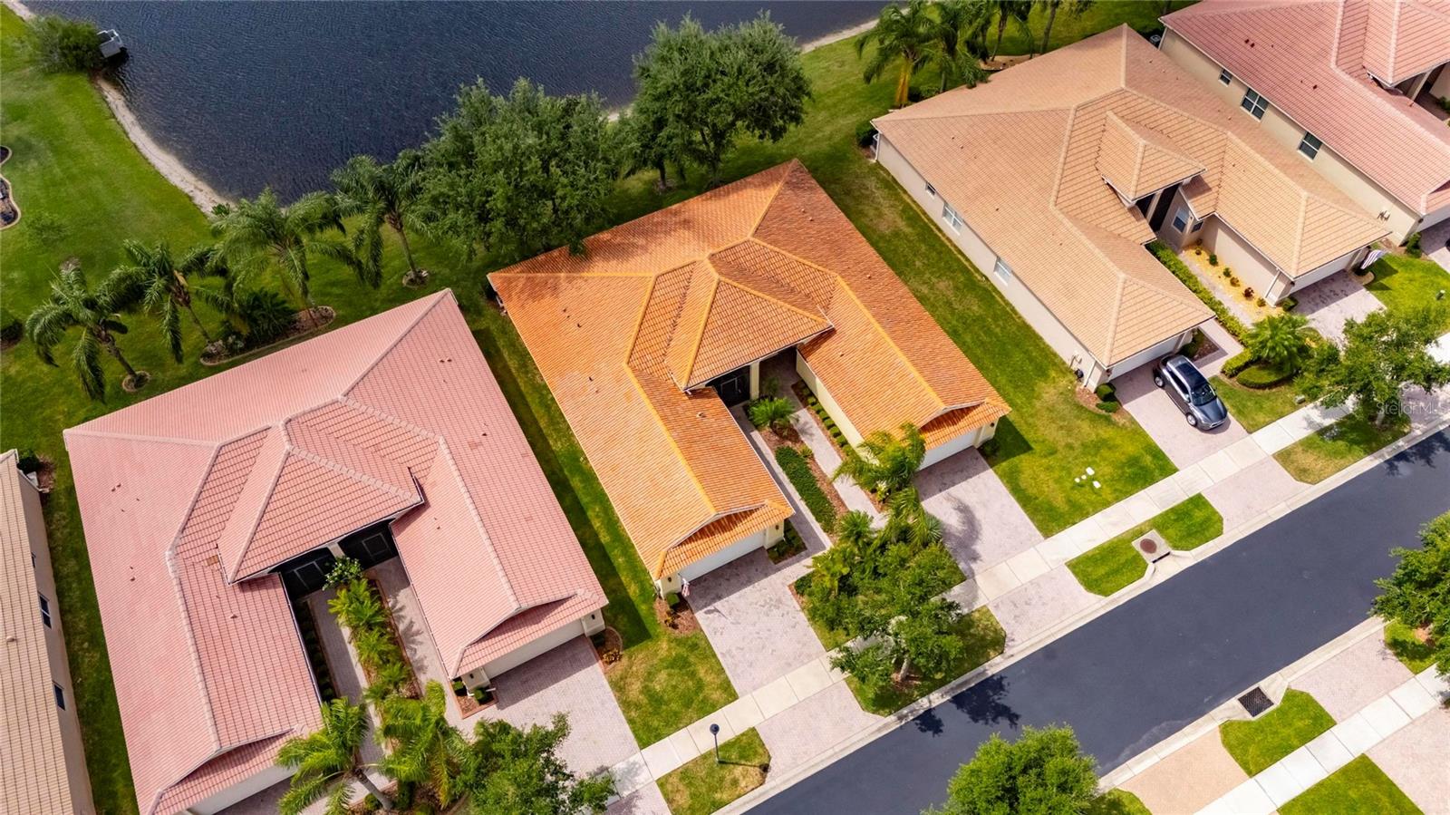VALENCIA LAKES - Residential