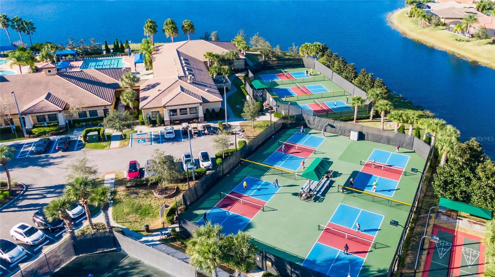 VALENCIA LAKES - Residential