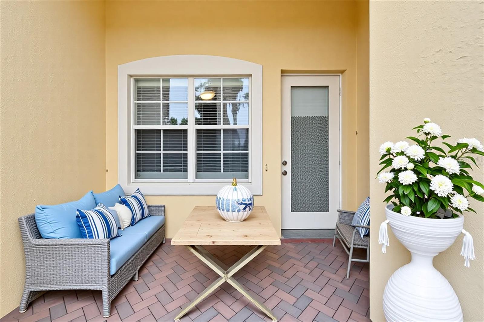 VALENCIA LAKES - Residential