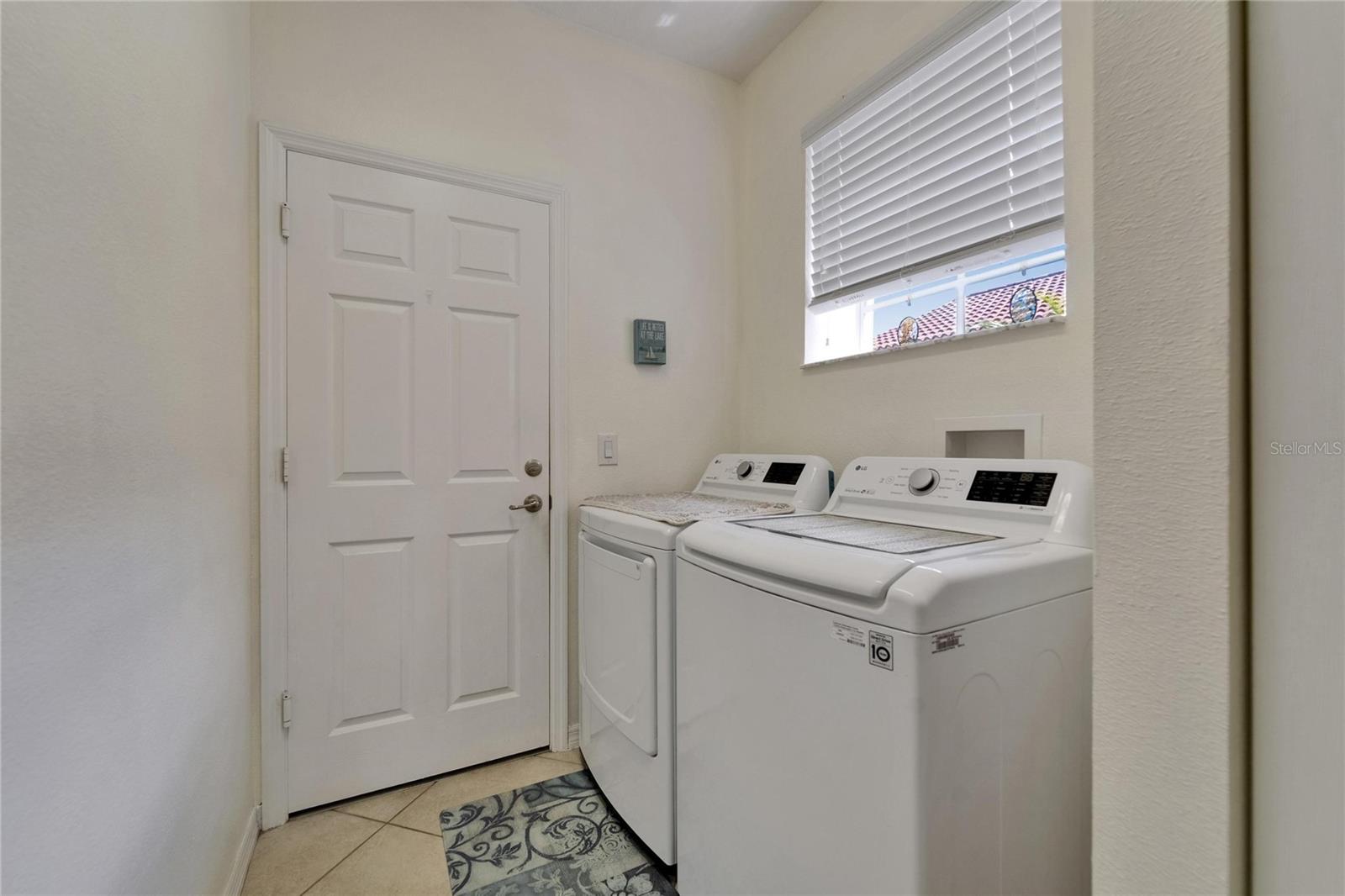 VALENCIA LAKES - Residential