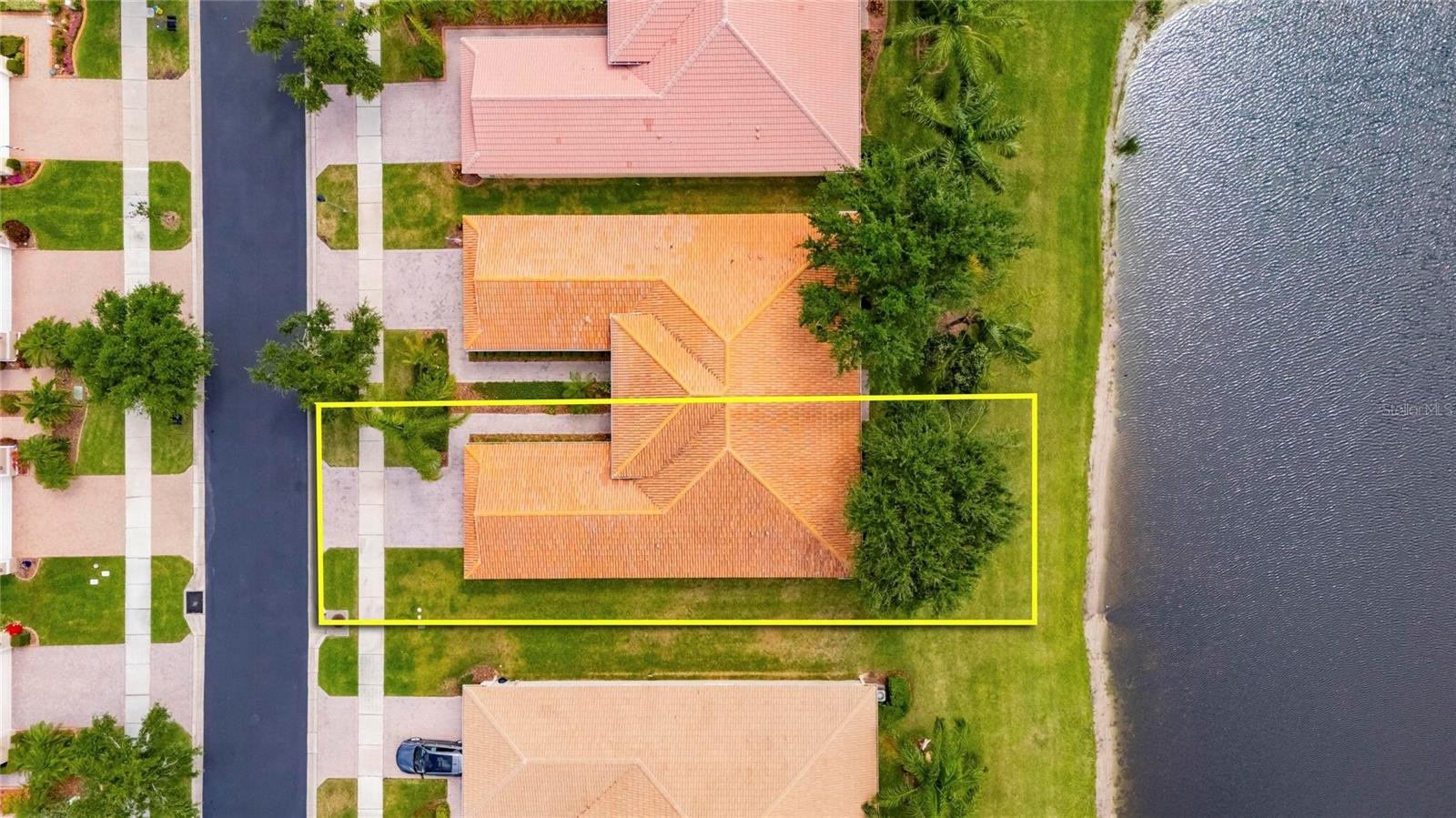 VALENCIA LAKES - Residential