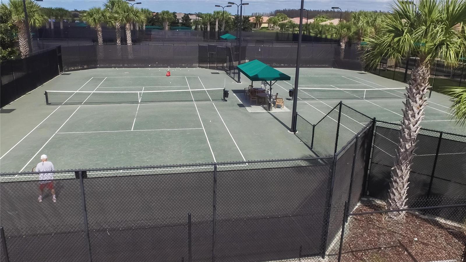 VALENCIA LAKES - Residential