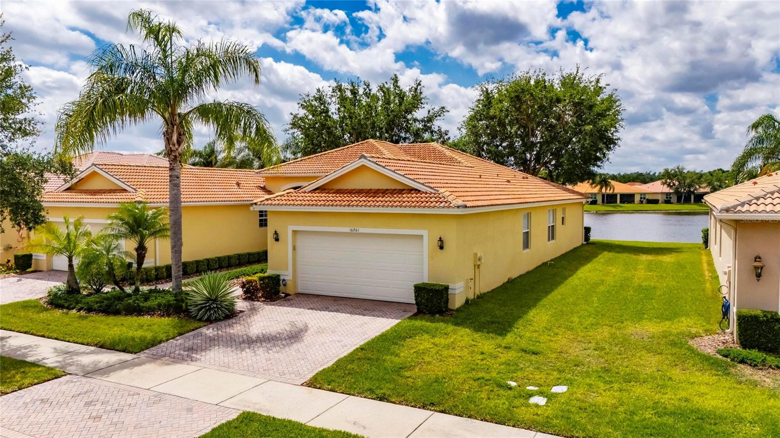 VALENCIA LAKES - Residential