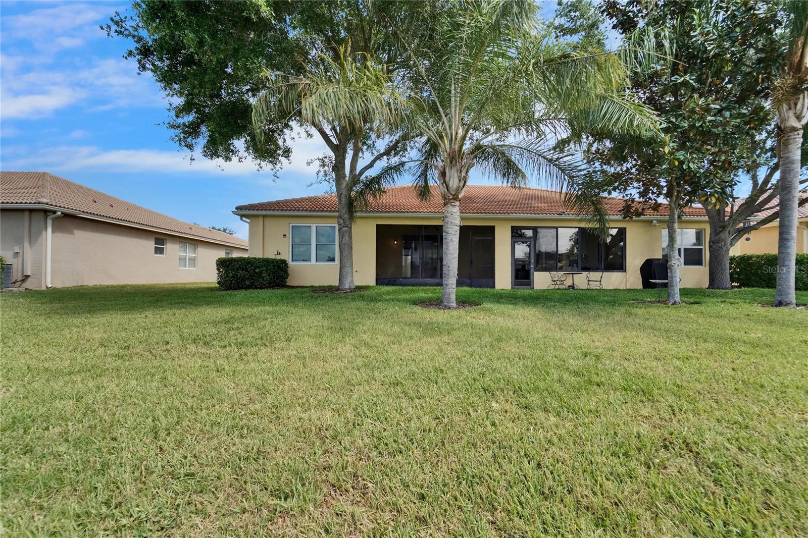 VALENCIA LAKES - Residential