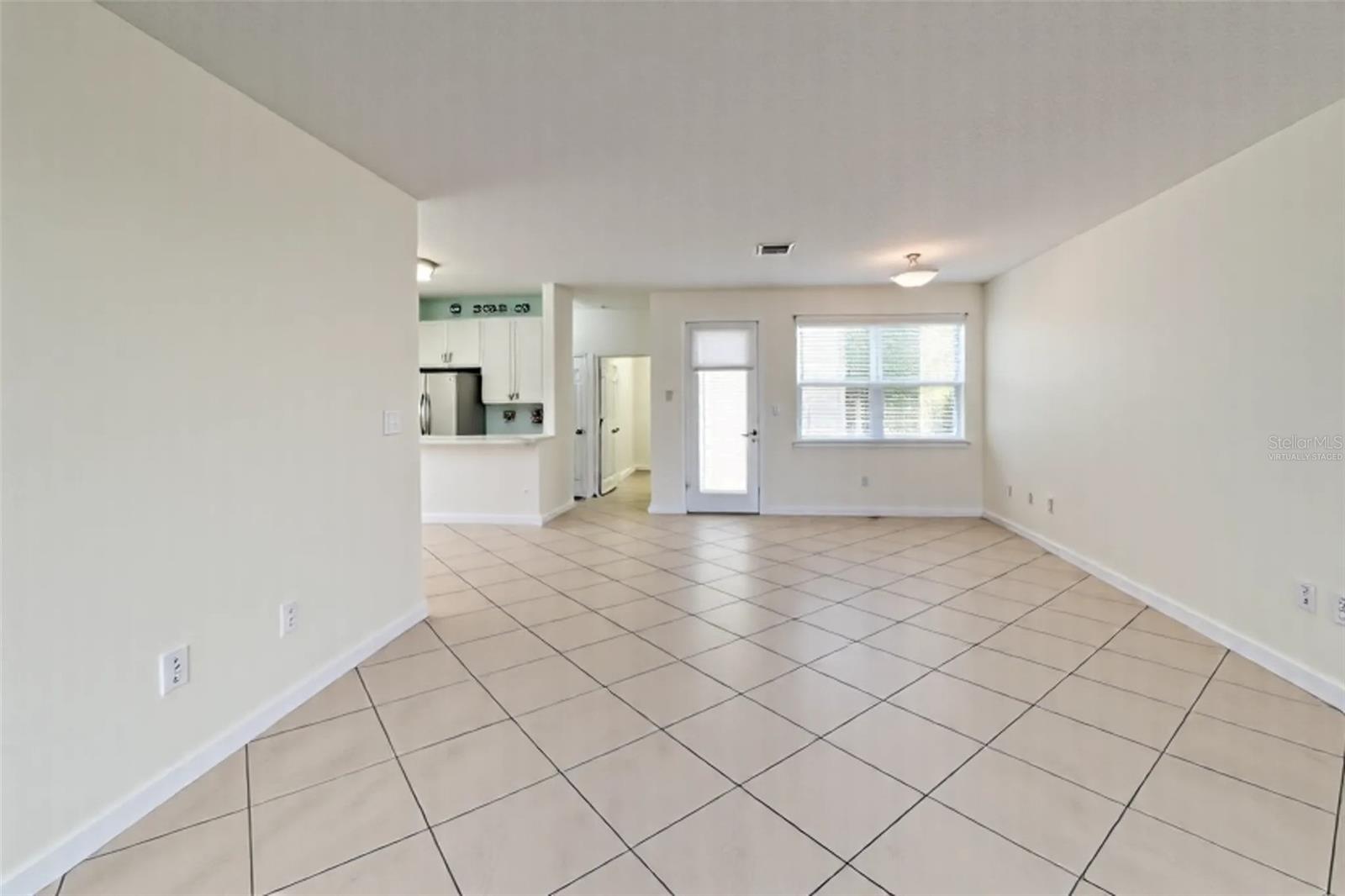 VALENCIA LAKES - Residential