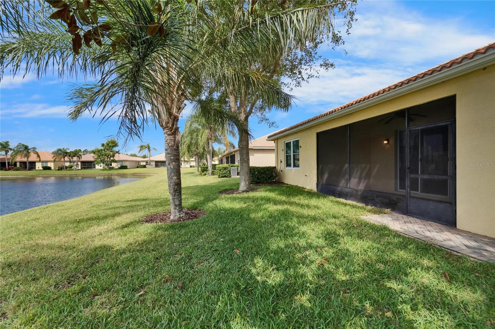 VALENCIA LAKES - Residential