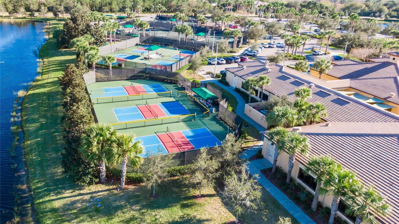 VALENCIA LAKES - Residential