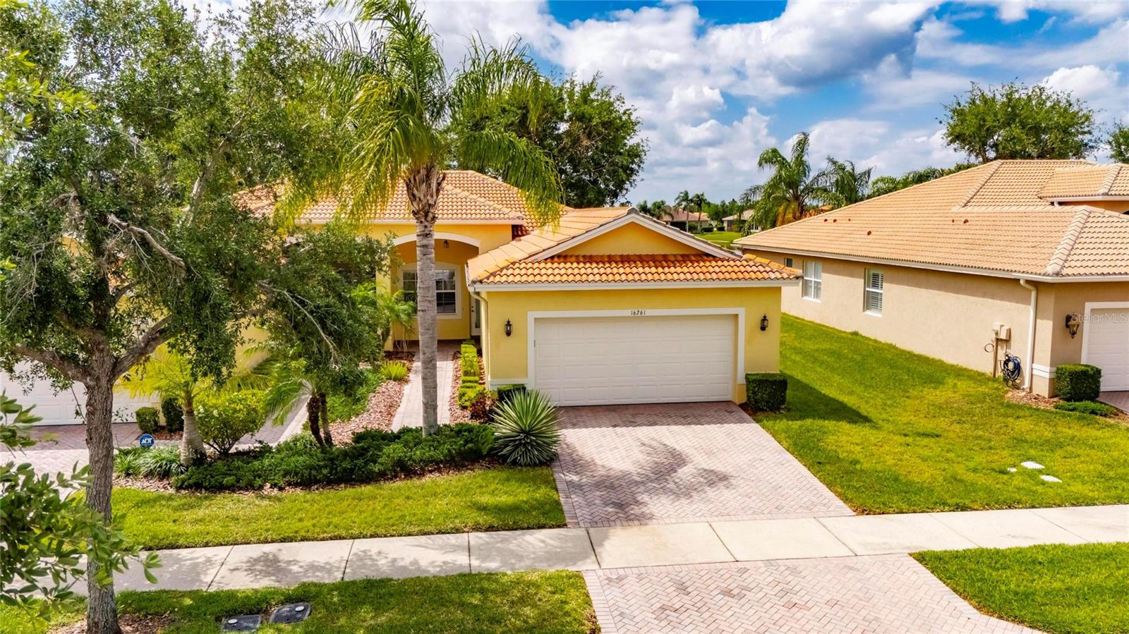 VALENCIA LAKES - Residential