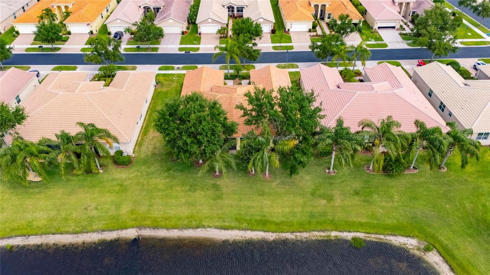 VALENCIA LAKES - Residential