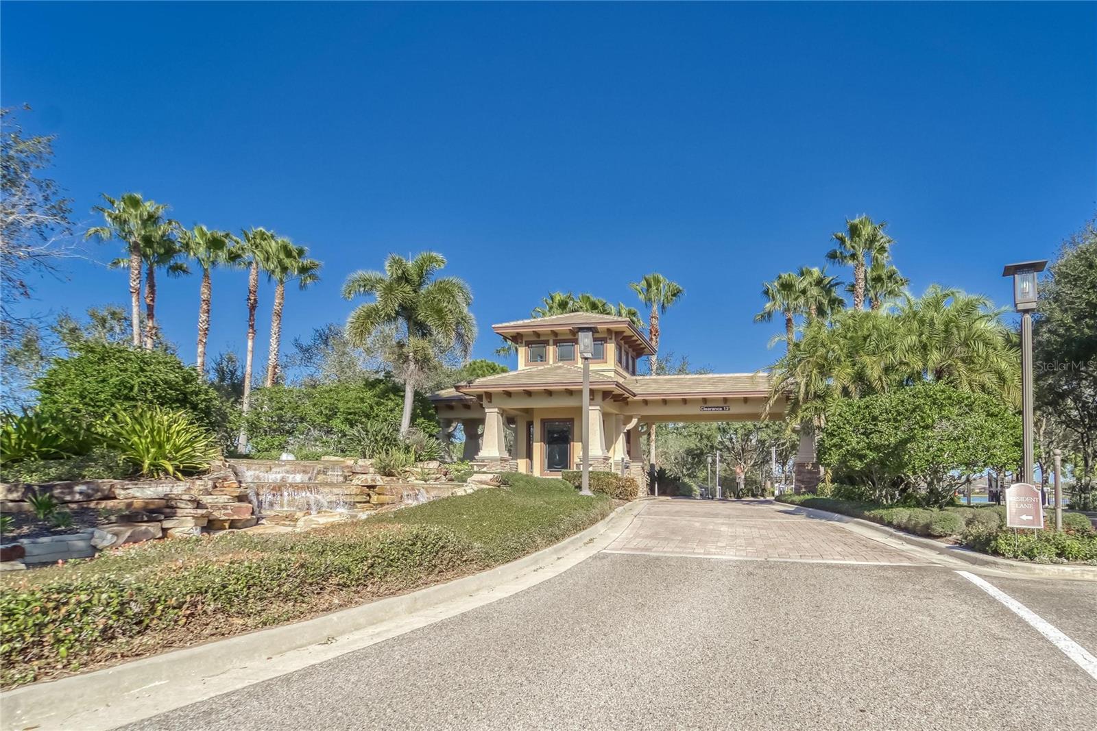 VALENCIA LAKES - Residential