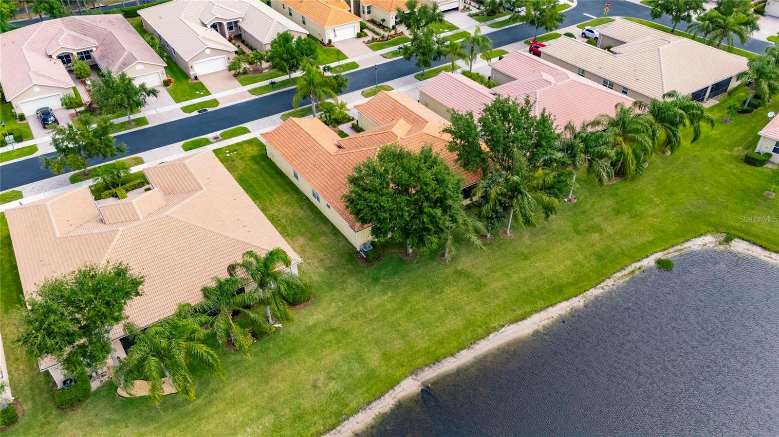 VALENCIA LAKES - Residential