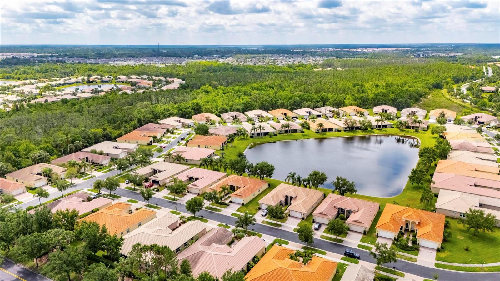 VALENCIA LAKES - Residential