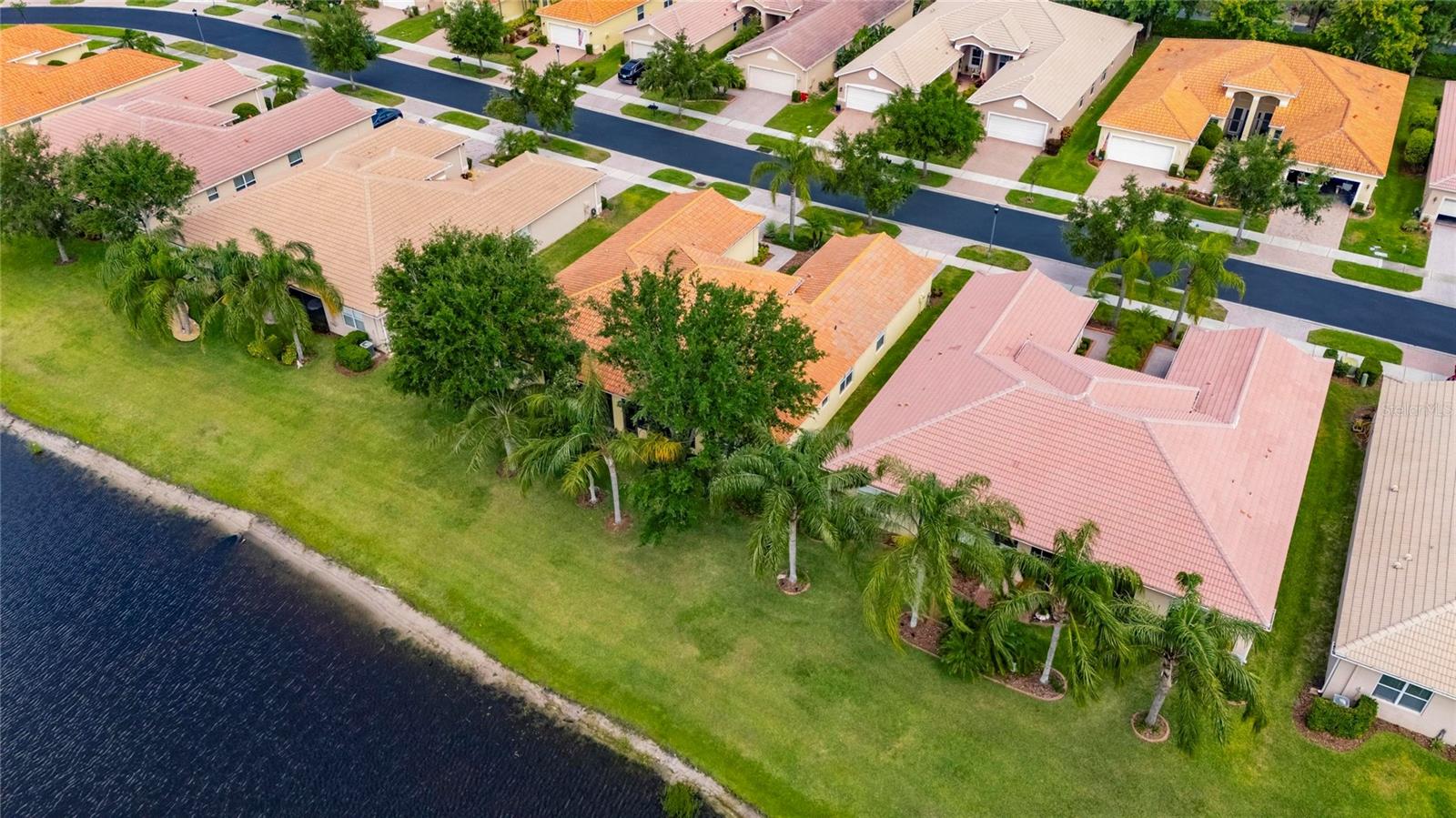VALENCIA LAKES - Residential