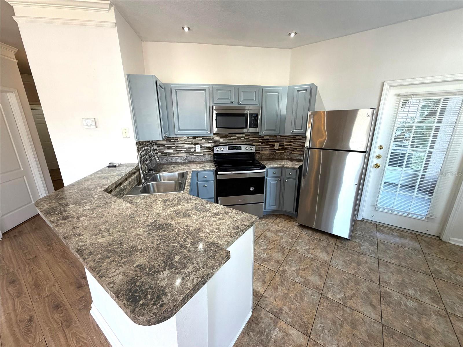 THE VILLAS CONDO - Residential