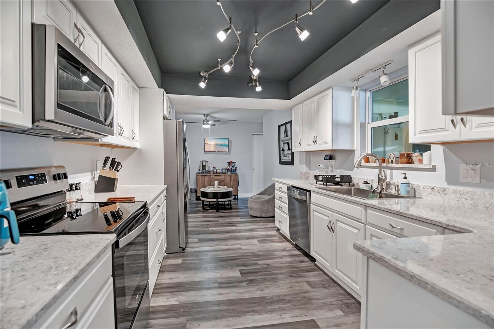 944 BENTWOOD LANE