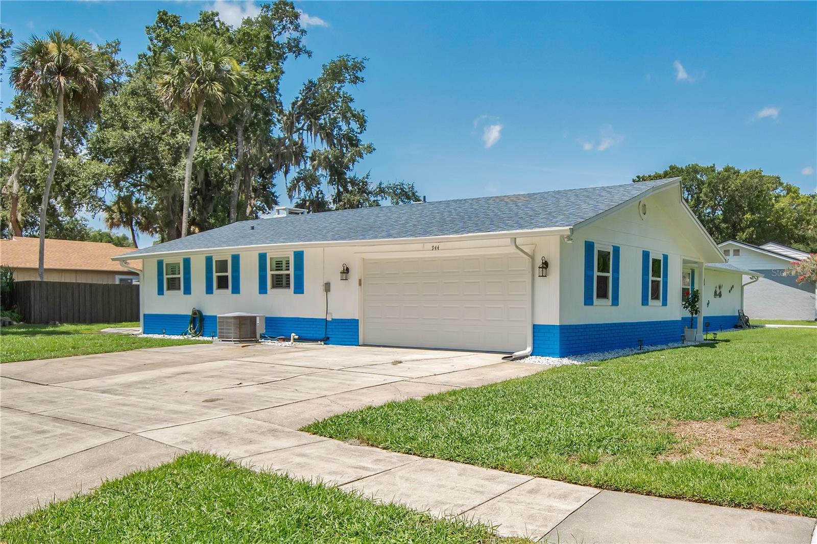 944 BENTWOOD LANE