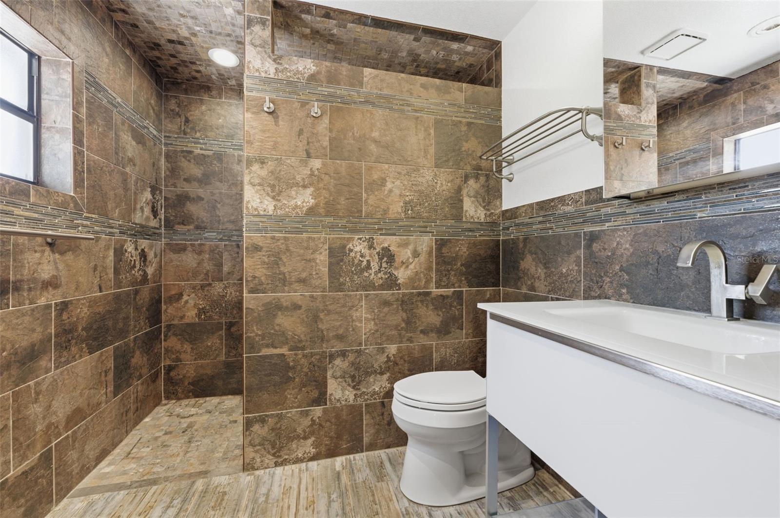 RIVER COUNTRY ESTATES - Residential