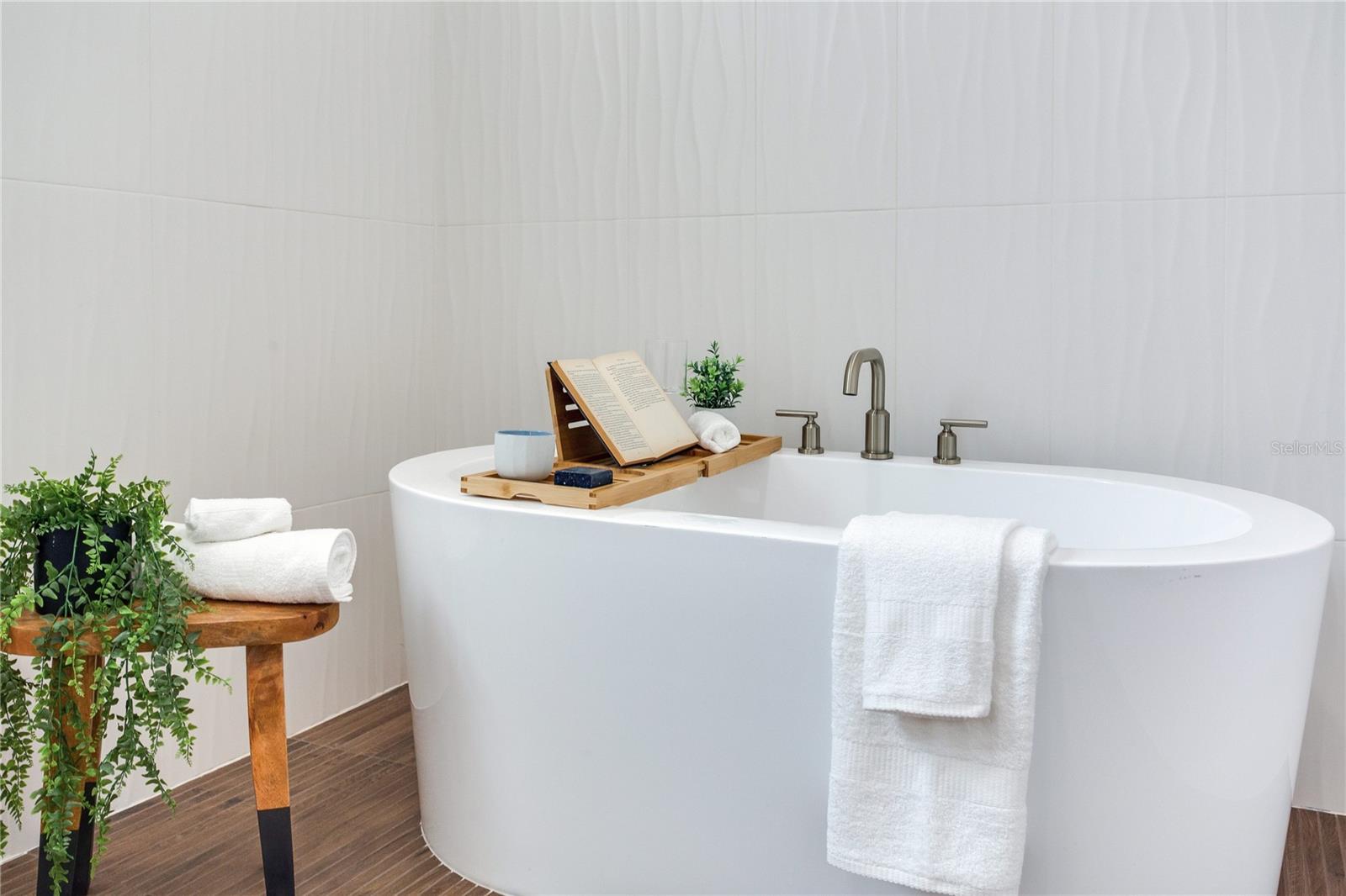 VETERAN CITY - Residential