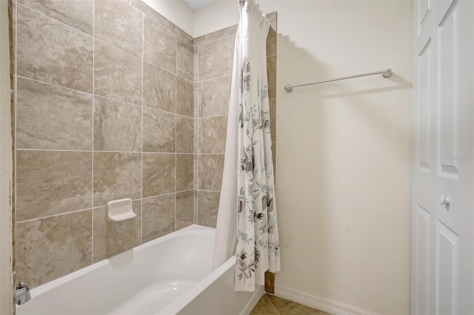 LAKEWOOD NATIONAL - Residential