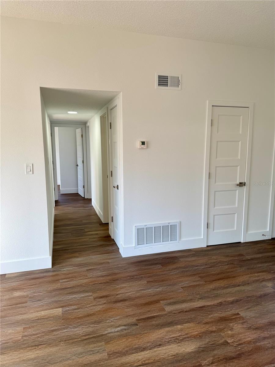 MONROE MANOR - Residential