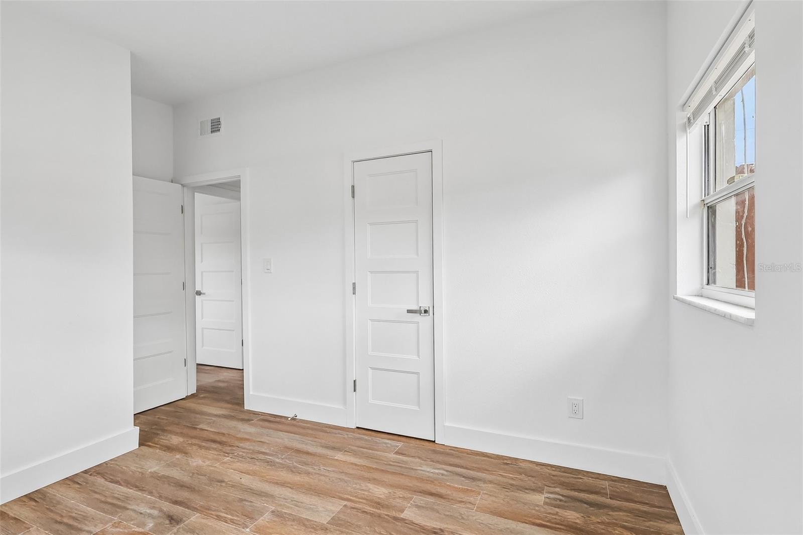 MONROE MANOR - Residential