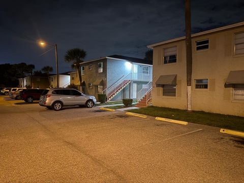 Photo of 719 Michigan Court #3, Saint Cloud, FL 34769 (MLS # S5135603)