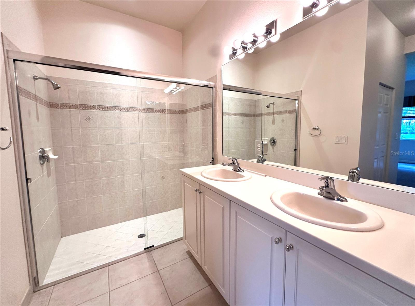 VALENCIA LAKES PH 2 - Residential