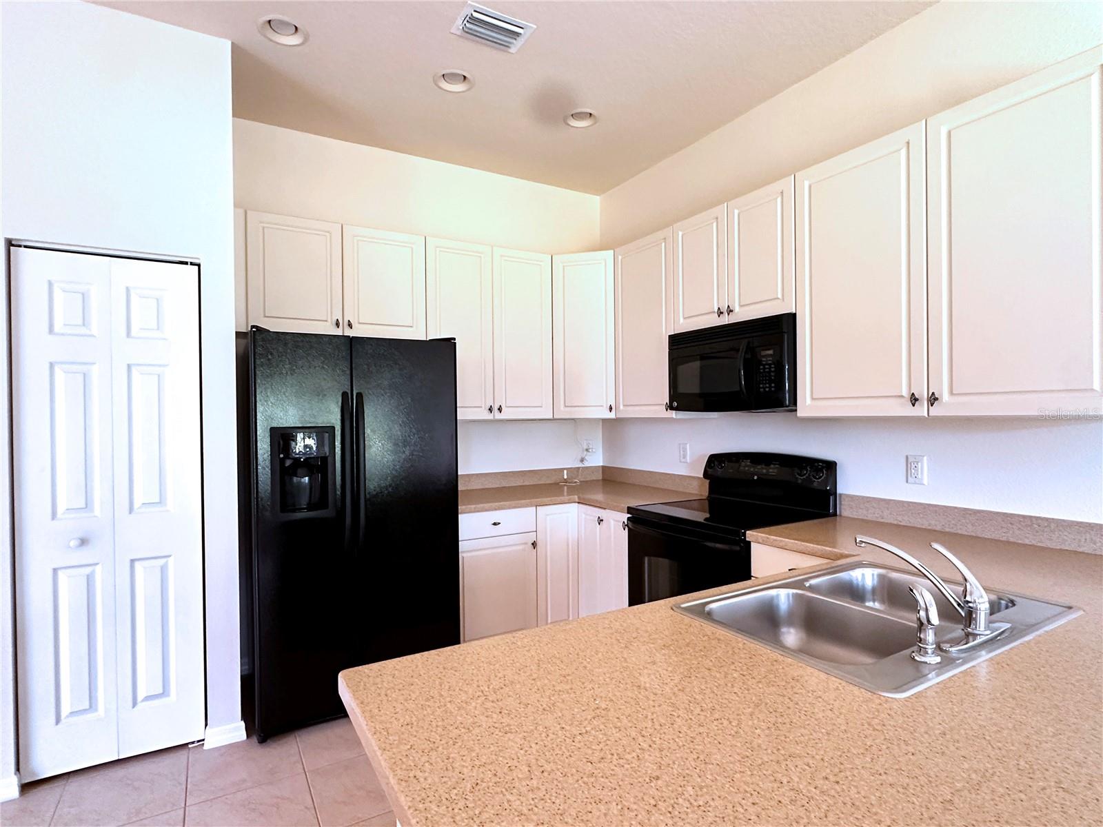 VALENCIA LAKES PH 2 - Residential