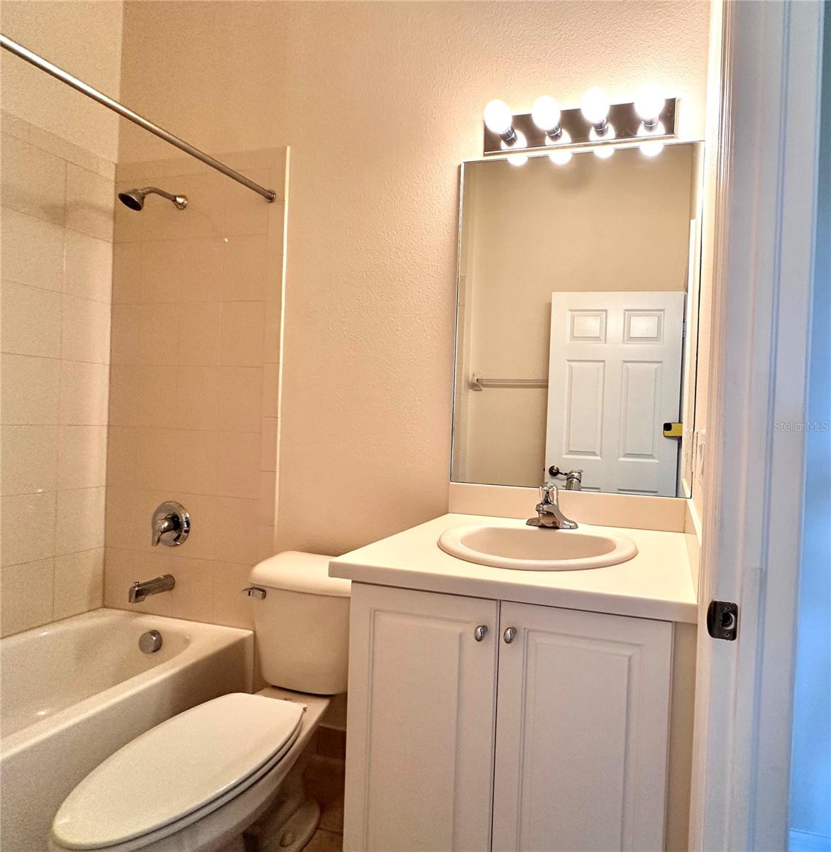 VALENCIA LAKES PH 2 - Residential