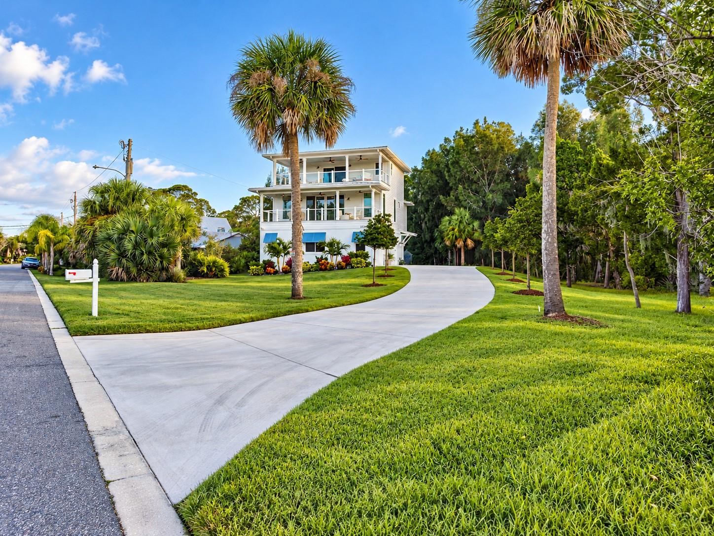 2795 SUNSET DRIVE