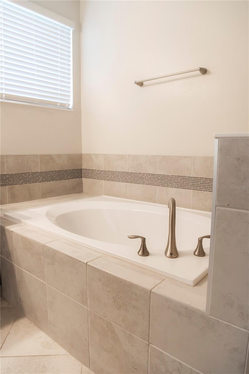 TRAILS/MOSS PARK - Residential