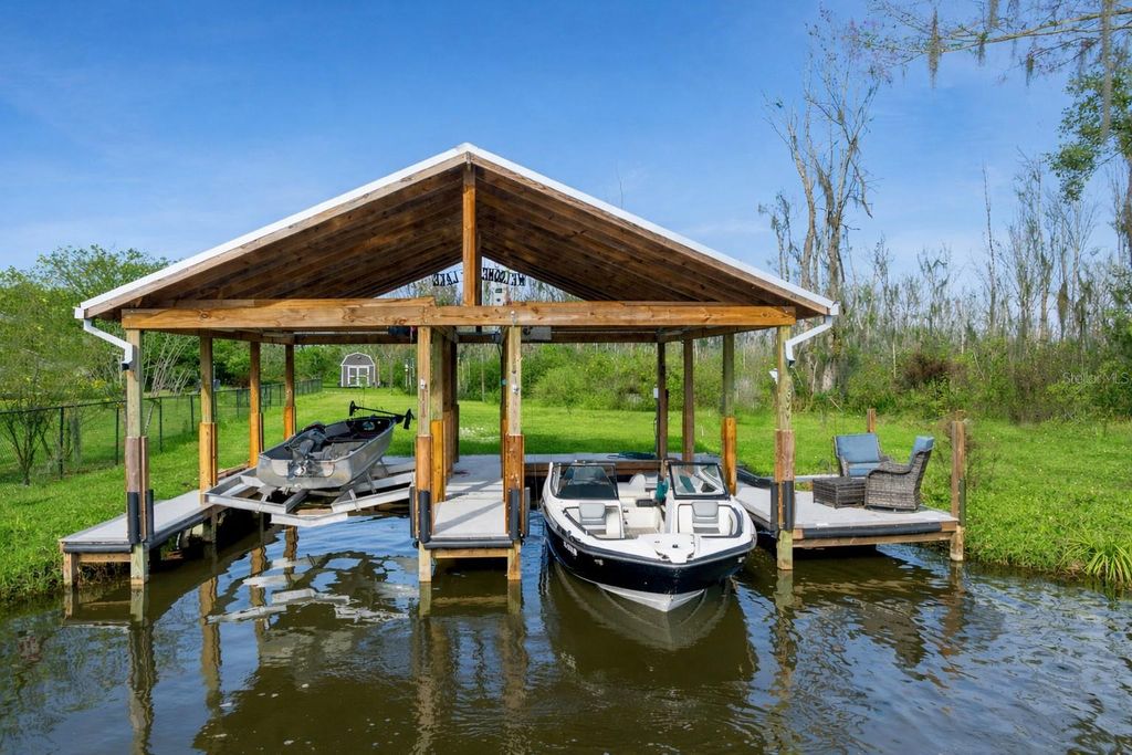 Photo of 12545 S Putney Court, Leesburg, FL 34788 (MLS # G5106191)