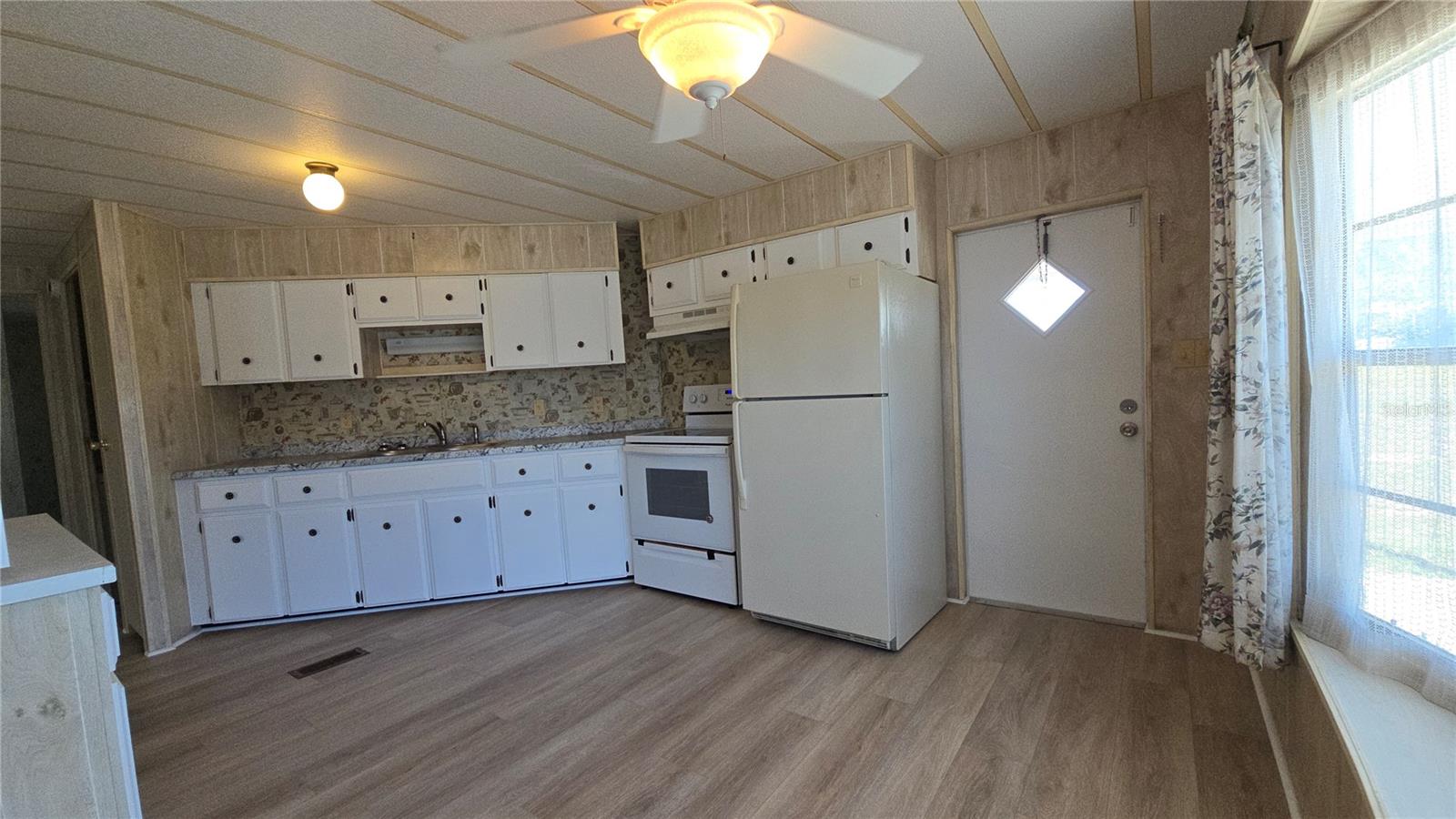 HIGH POINT MH SUB - Residential Lease